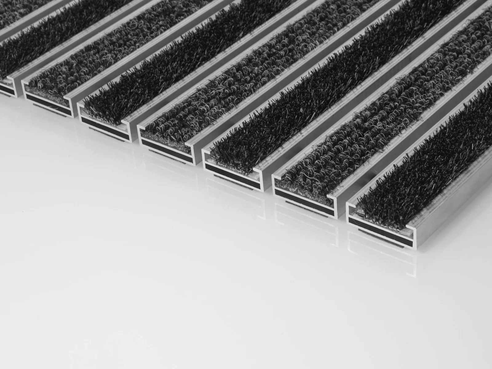 Smart Rips / Brush Aluminium Eingangsmatte mit Ripseinlage mit Bürstenprofil