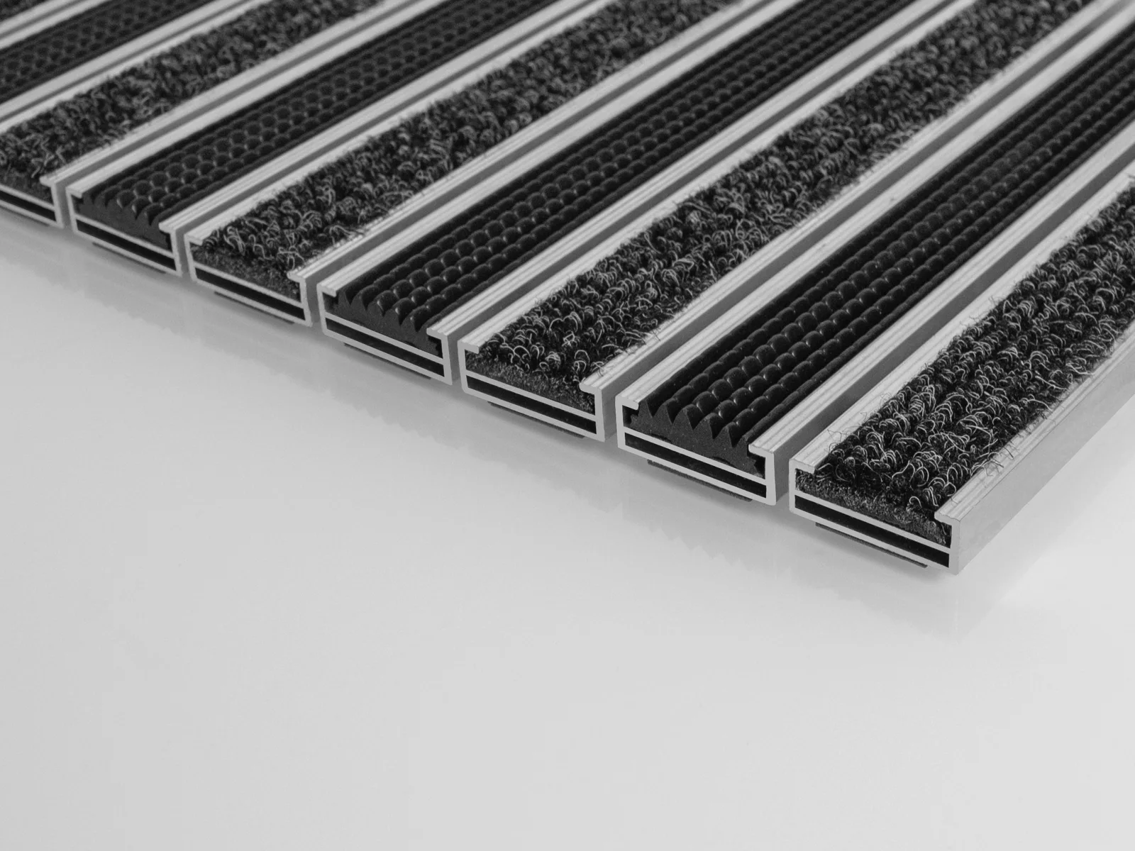 Smart Rips / Safe Aluminium Eingangsmatte mit Ripseinlage mit EPDM-Gummiprofil